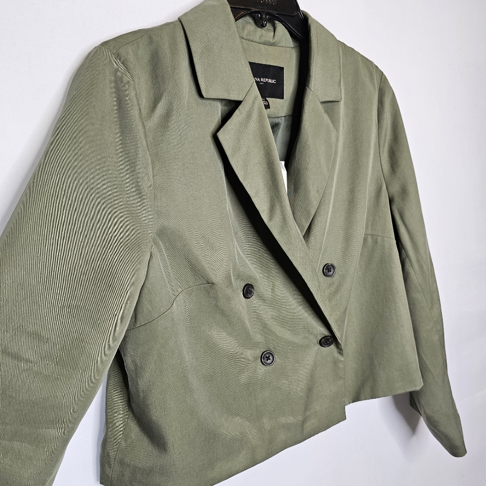 2/$50 🌵 | NWT | Banana Republic | Green Cropped Blazer